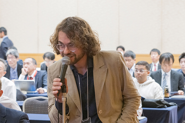 Discussion in invited lectures