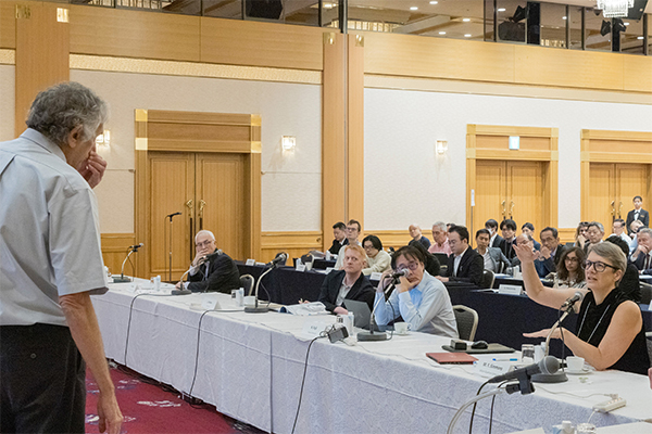 Discussion in invited lectures